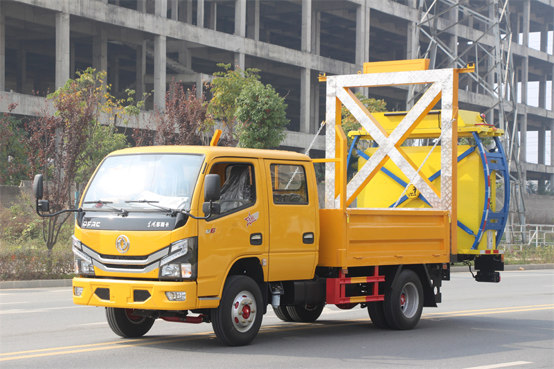 東風(fēng)小多利卡D6雙排座防撞緩沖車